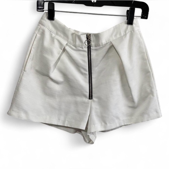 Topshop Pants - Topshop High Waist White Shorts with Zipper Detail Size 6 Excellent Condition